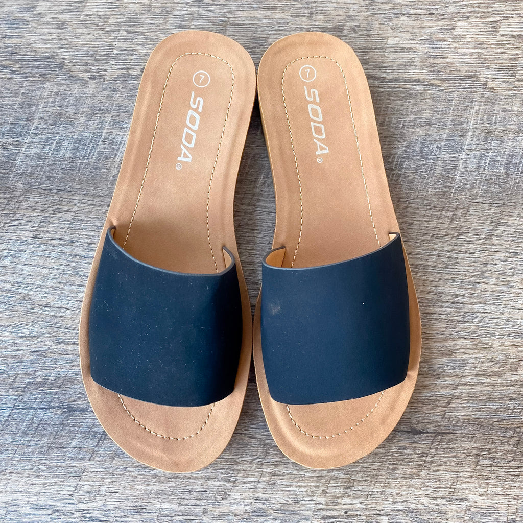 Efron Black Flat Sandal - Lyla's: Clothing, Decor & More - Plano Boutique